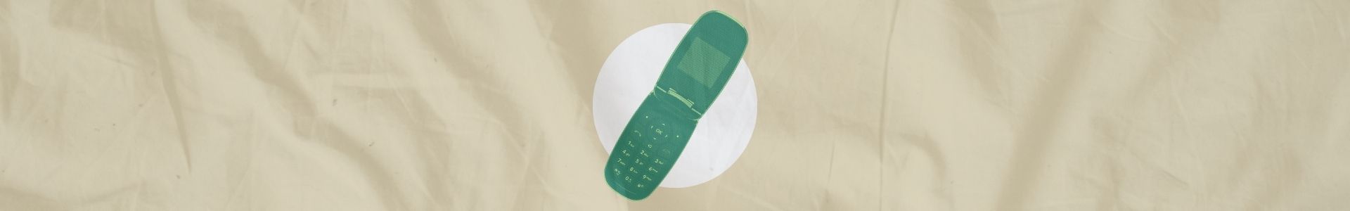 Palminha verde em formato de sola, vista superior, sobre fundo neutro claro, com aparência técnica e acabamento têxtil.