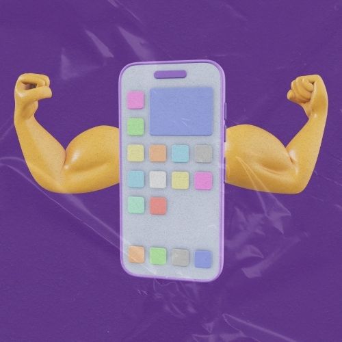Ilustração de smartphone com braços musculosos, simbolizando força, desempenho e crescimento digital.