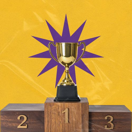 Troféu dourado sobre pódio com destaque para o primeiro lugar, simbolizando posicionamento, diferenciação e liderança no mercado.